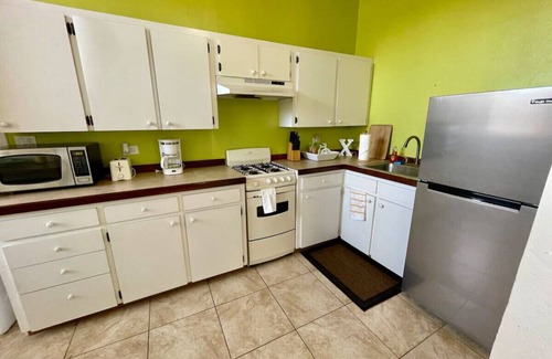 Estate Queens Quarter House | King's Lighthouse – 3-Story Gem for 18 Guests