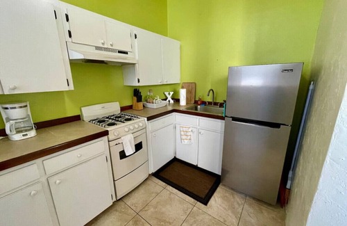 Estate Queens Quarter House | King's Lighthouse – 3-Story Gem for 18 Guests
