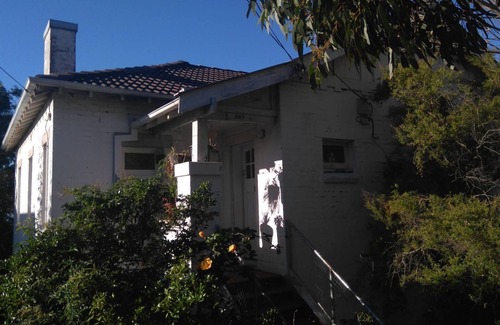 Maroubra House | King Single Room with Sea Views in Vegetarian Home