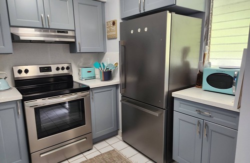 Makaha Condo | King size Bed, 1BR condo, Makaha Valley, with Mtn and Ocean views