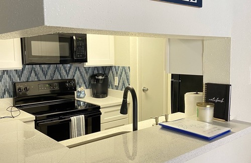 Galveston Condo | King size bed, 20% off 7 day or more rental!