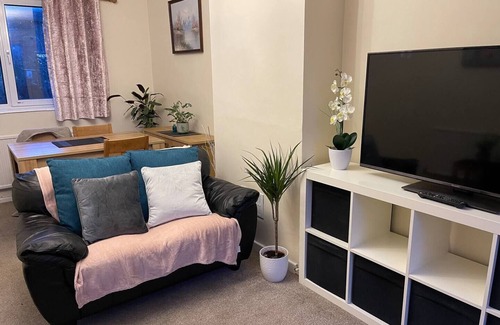 St Ives House | King size bed Fast Wi Fi, Garden space, parking,n