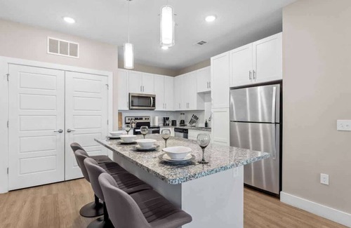 Southeast Orlando Apartment | King-Size Bed Haven, Resort Pool, & Pet-Friendly
