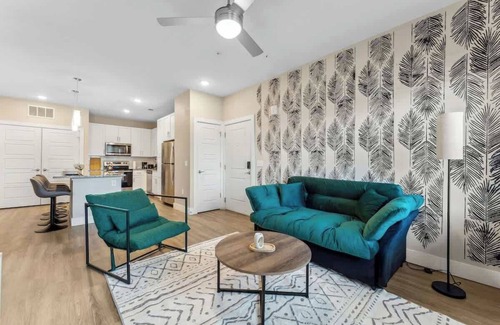 Southeast Orlando Apartment | King-Size Bed Haven, Resort Pool, & Pet-Friendly