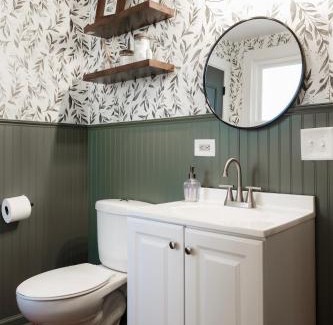 Lockport Apartment | King Size Bed, Near Hwy, Work Desk, Close Parking