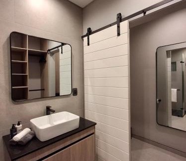 Tshwane Apartment | King size bed-NO loadshedding-Free Wi-Fi