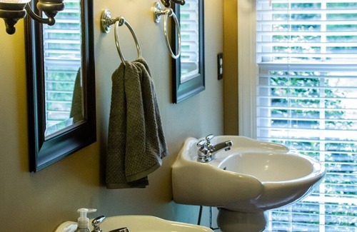 Mint Hill Bed & Breakfast | King size bed on quiet wooded property, near 485