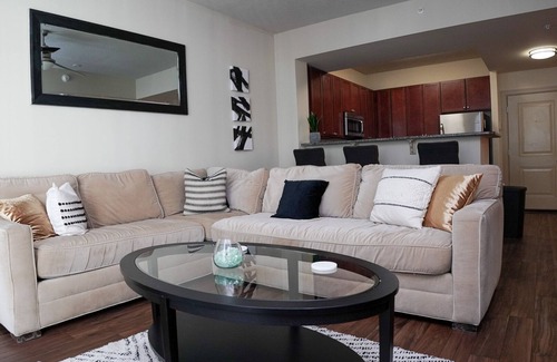 SouthPark Apartment | King Size Bed
