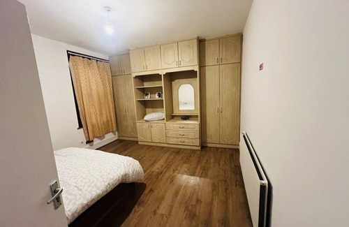 Wembley Central Apartment | king size room in well decorated flat
