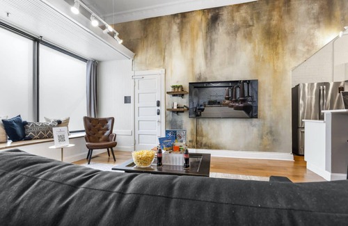 Shelby Park Apartment | KING Sleep10 5Bed 4BR 2BA Swepson ICON 102