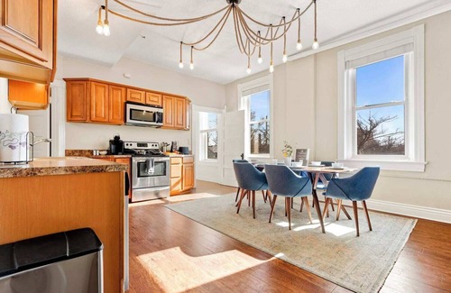 Shelby Park Apartment | KING Sleep8 4Bed 2BR 2 BA Swepson Hideaway 202