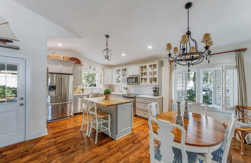 Historic District Cottage | King Street Cottage - 2 Bedroom Historic District Downtown Beaufort Cottage