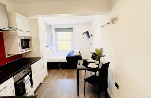 Barbican Apartment | King Studio Apartment in the City Centre with private En-Suite shower room