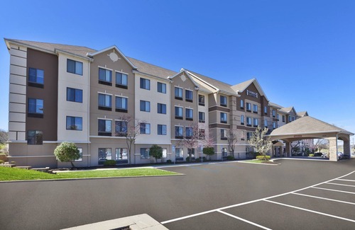 Columbia Apartment | King Studio near the University of Missouri | Fitness Center + Free Daily Breakfast