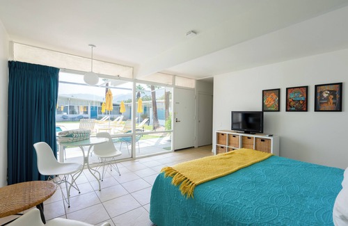 Desert Park Estates Hotel | King Studio | Pool + Firepit | 10min to Downtown