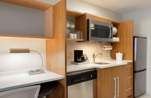 Florida City Apartment | King Studio Suite Near Bolt Training MIA