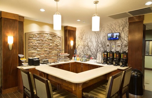 Florida Central Atlantic Coast Apartment | King Studio w/Free Breakfast & Free Theme Park Shuttle Transfers | Staybridge