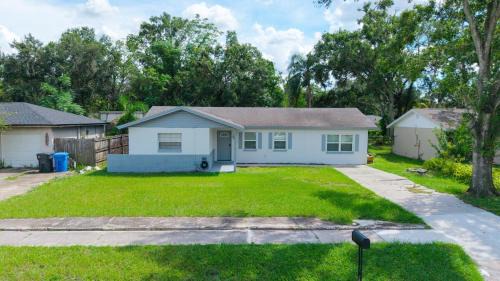 Bearss Plaza Apartment | King-Style Retreat - 4 BR - Family Friendly