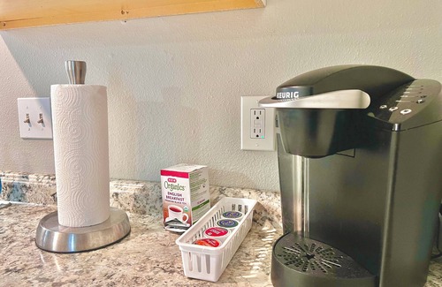 West San Antonio House | KING SUITE 2BR Home w FAST WiFi, & WFH Desk