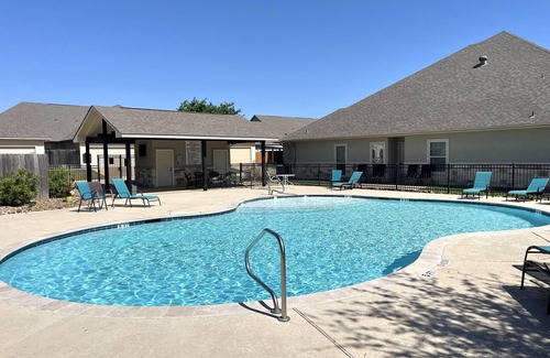 Harvey Hillsides Condo | KING SUITE. 2BR/2Bath. Sleeps 6