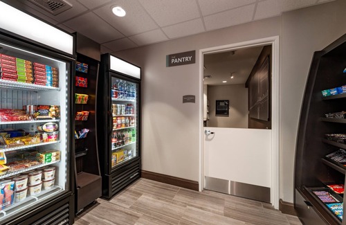 St. George Condo | King Suite | Access to Free Breakfast + Shared Pool & Hot Tub. Your Next Vacation!