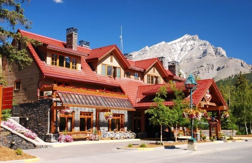 Banff Apartment | King Suite | Amazing Mountain Views