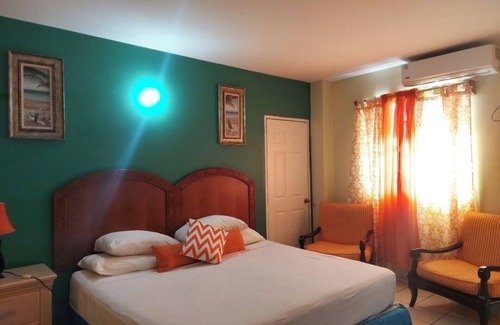 Scarborough Hotel | King suite at Bellissimo.n