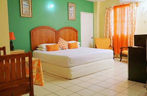 Scarborough Hotel | King suite at Bellissimo.n