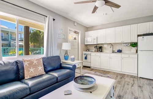 Bay Esplanade Condo | King Suite Condo with bath