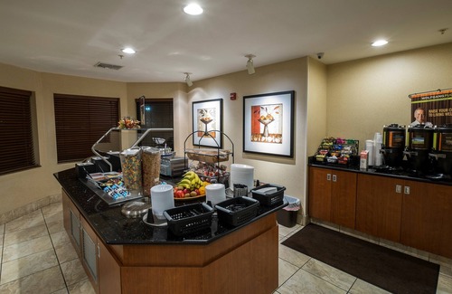 Harrisburg - Hershey Apartment | King Suite. Free Breakfast. Indoor Pool. Gym. Quick Drive to Hersheypark!