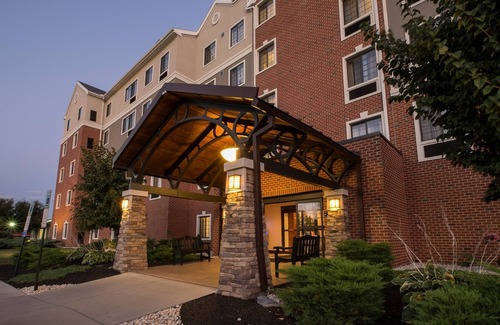 Harrisburg - Hershey Apartment | King Suite. Free Breakfast. Indoor Pool. Gym. Quick Drive to Hersheypark!