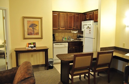 Okemos Condo | King Suite. Free Breakfast.