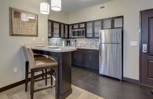 Maryland Heights Condo | King Suite Great for Business Travelers! Shared Pool + Complimentary Breakfast
