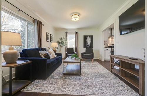 Franklin House | King Suite Highland House of Historic Franklin