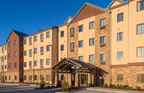 Wichita Falls Apartment | King Suite in Wichita Falls | Business Center On-Site + Free Breakfast