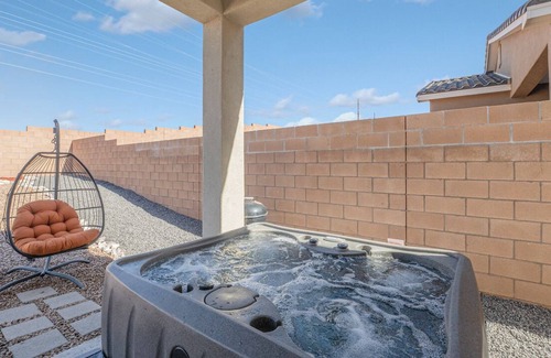 Ranchito House | King suite, Jacuzzi, game room, brand new home.