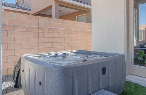 Ranchito House | King suite, Jacuzzi, game room, brand new home.