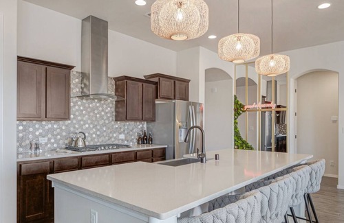 Ranchito House | King suite, Jacuzzi, game room, brand new home.