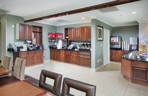 National Hills Condo | King Suite Near Bush Field Airport | Free Daily Breakfast + Fitness Center