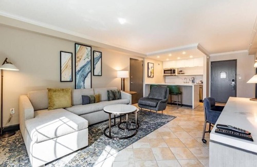 Lake Dot Apartment | King Suite Near Scandalous Artistry Salon ORL