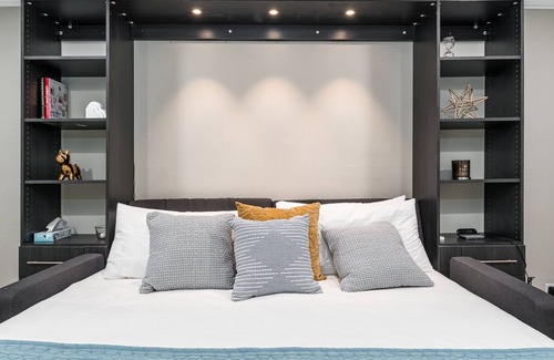 Alhambra House | King Suite | Omeo Suites-NS #209