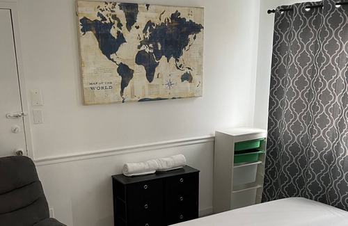 North Bellport Apartment | King Suite Retreat: Beaches, NYC, Hamptons Smart TVs - Sleeps 6+ free parking