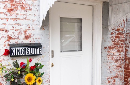 Palmyra Apartment | King Suite Sanctuary: Historic Main Street Charm in Downtown Palmyra