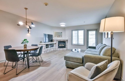 Oro-Medonte Condo | King Suite – Sauna, Kitchen & heated Pool