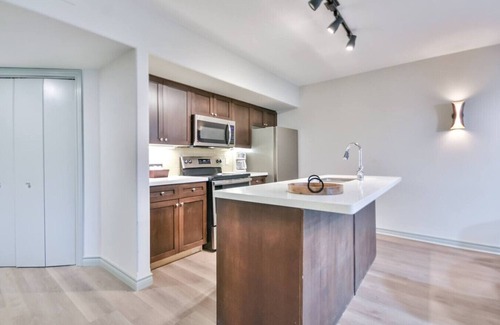 Oro-Medonte Condo | King Suite – Sauna, Kitchen & heated Pool