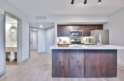 Oro-Medonte Condo | King Suite – Sauna, Kitchen & heated Pool