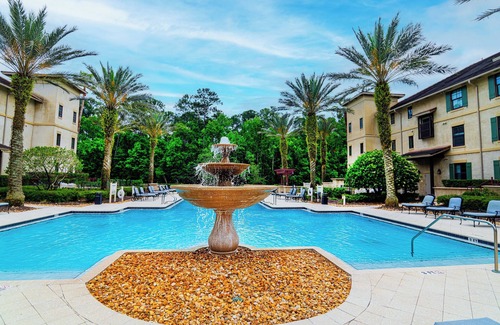 St. Augustine Condo | King Suite w/full size refrigerator -community pool & hot tub -near beaches