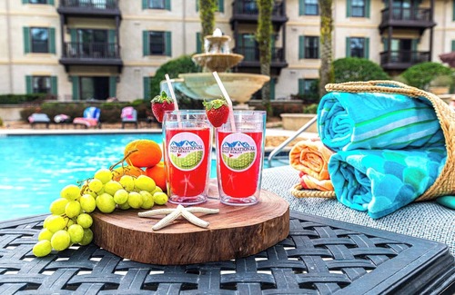 St. Augustine Condo | King Suite w/full size refrigerator -community pool & hot tub -near beaches