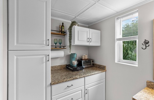 Wilmington Condo | King Suite w/Water Views and Pool! Minnow Suite
