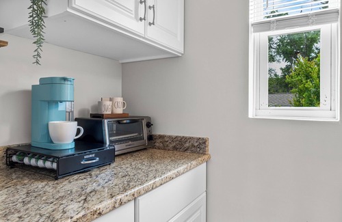 Wilmington Condo | King Suite w/Water Views and Pool! Minnow Suite